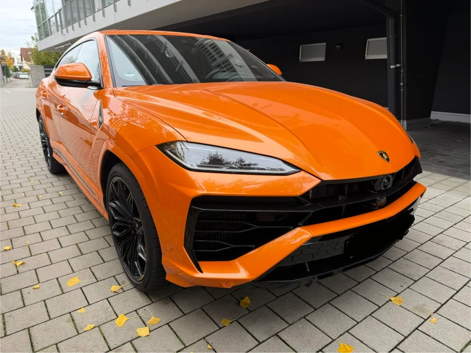 Lamborghini Urus SE rental