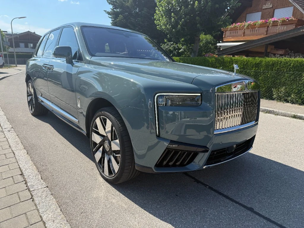 Rolls-Royce Cullinan Serie II rental